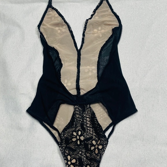 Nwt Youmita Black Embroidered Teddy S, M, L - Picture 5 of 11